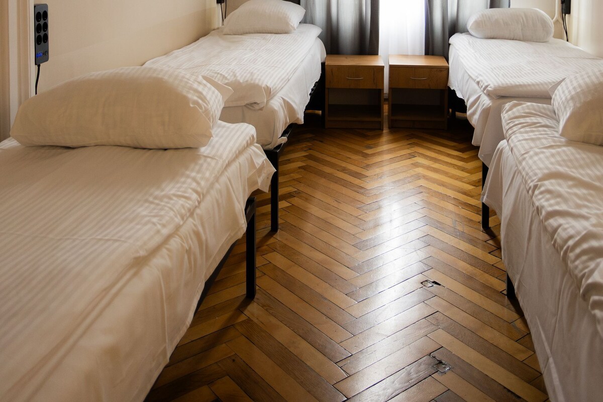 Quadruple Room | Iron/ironing board (on request), WiFi (free), bed sheets