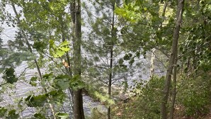 A wooden staircase leading down to a lake surrounded by trees. - Shady Rest Cabin #1, Sunset Views, Beach, Pets Welcome, Swimming, Firepit (Rhinelander)
