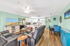 Smart TV - CB`s Salty Retreat - Walk to Carolina Beach (Carolina Beach)