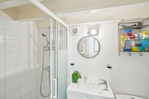 Hair dryer, towels