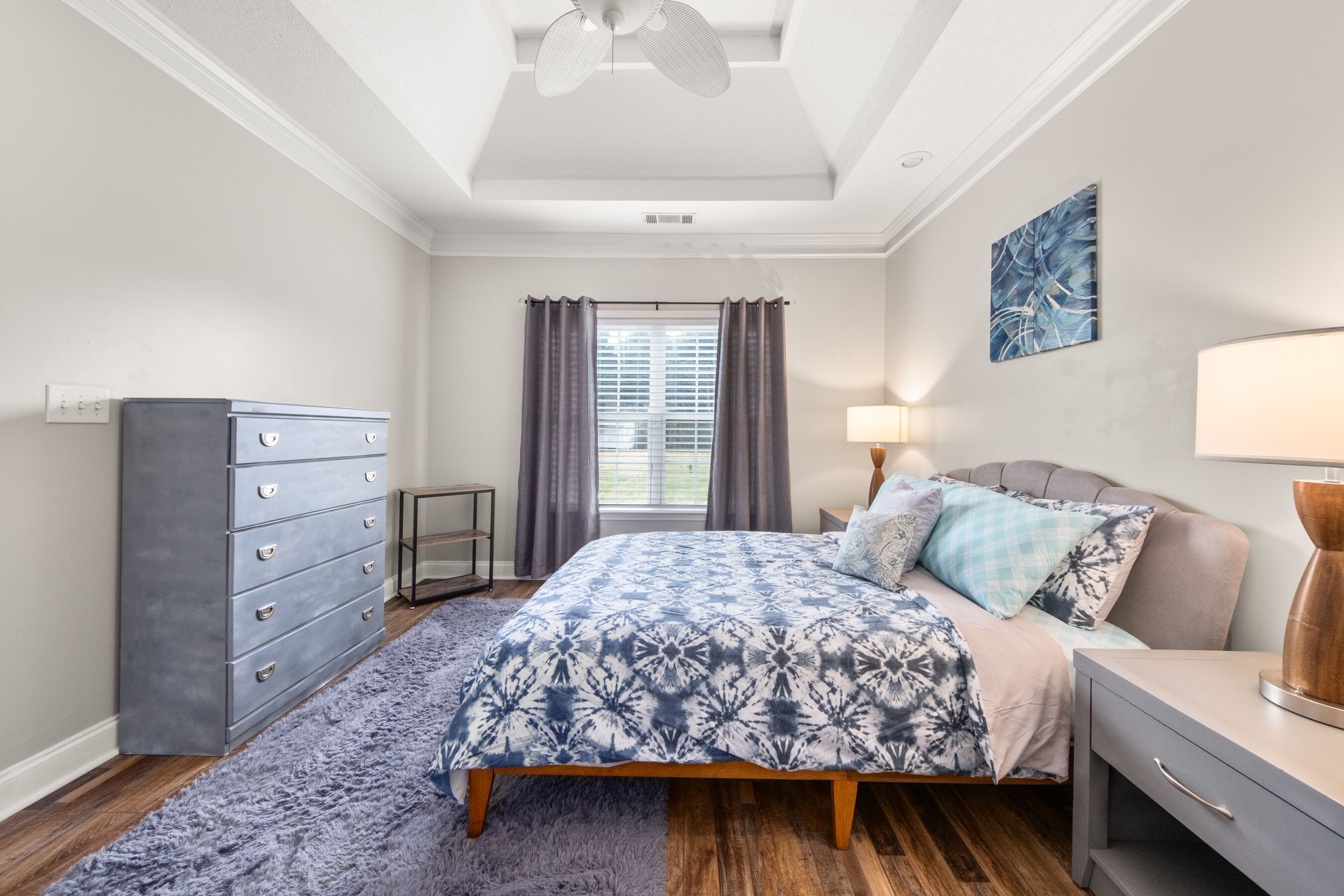 4 habitaciones, tabla de planchar con plancha, wifi y ropa de cama 