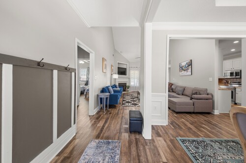 Southern Delight-4 Bed Room-7 beds- Private Backyard-Great for Larger Groups