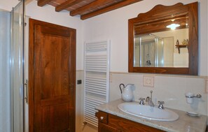 Shower, hair dryer - Amazing home in Cortona (Cortona)