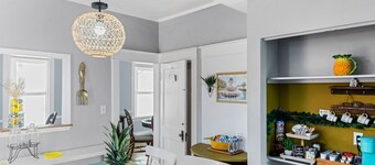 Spacious 5-bedroom Pineapple House in wonderful Pikesville/10PPL/Pets/ WiFi