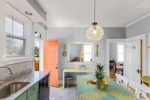 Spacious 5-bedroom Pineapple House in wonderful Pikesville/10PPL/Pets/ WiFi