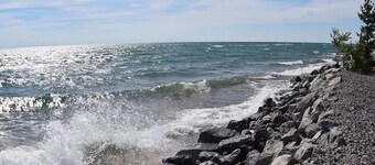 Wet Feet Retreat in East Tawas- Dog-Friendly!