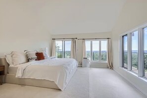 4 makuuhuonetta, työpöytä, silitysrauta/-lauta, Wi-Fi