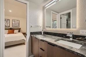 Suihku, poreamme, hiustenkuivaaja, bidee