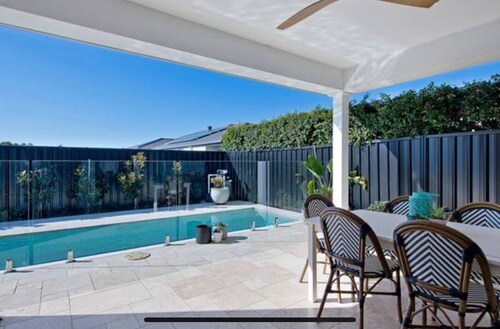  Large family friendly beach retreat 