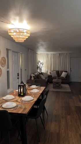 Charming 2-bedroom house in Daytona Beach Shores with Theater Room 