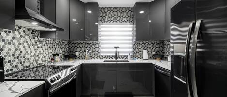 Mikrobølgeovn, ovn, kogeplade, opvaskemaskine