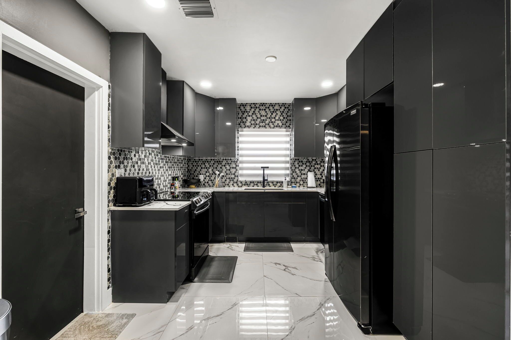 電子レンジ、オーブン、コンロ、食器洗い機