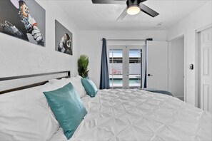 4 bedrooms, iron/ironing board, WiFi, bed sheets