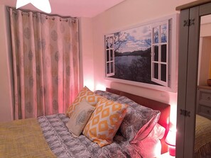 2 bedrooms, iron/ironing board, free WiFi, bed sheets