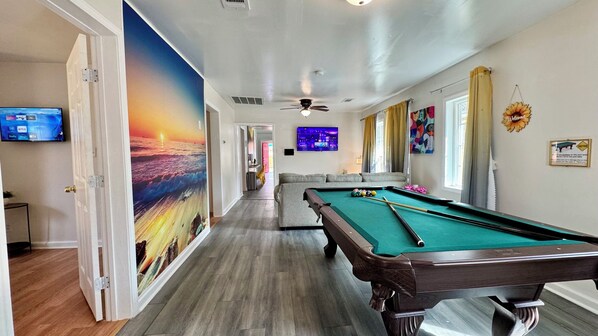 Games room - House 4 br, 2 full baths, Sleep 8+, Beach, Casino (Gulfport)
