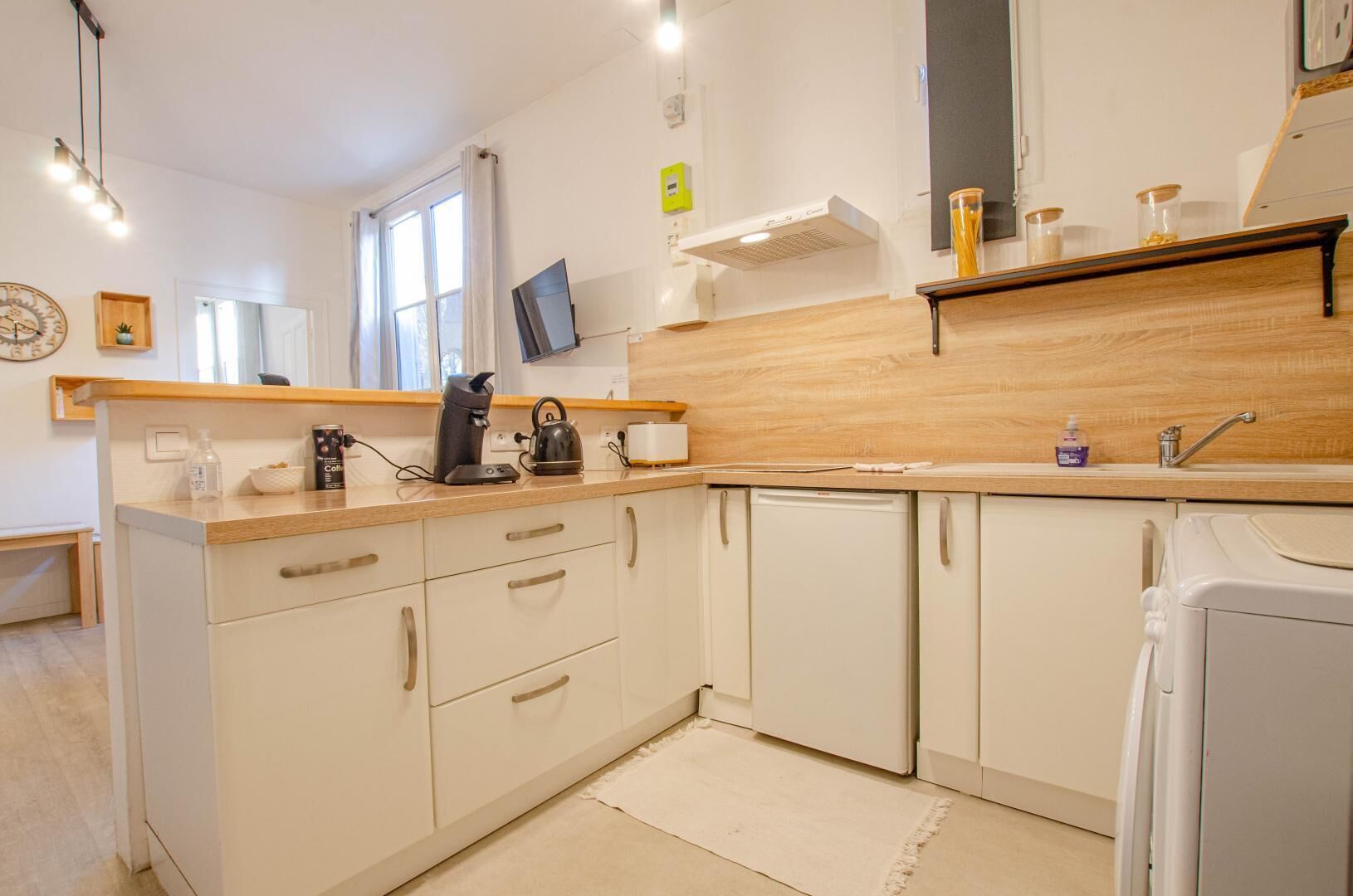 Microwave, high chair