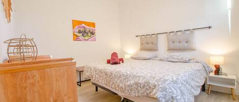 1 bedroom, travel crib, free WiFi