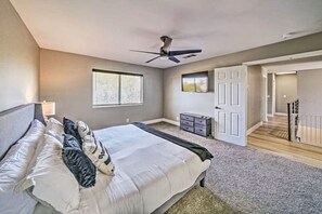 4 bedrooms, desk, iron/ironing board, WiFi
