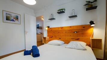 2 bedrooms, travel crib, free WiFi