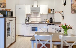 Refrigerador, microondas, parrilla de estufa y lavavajillas 