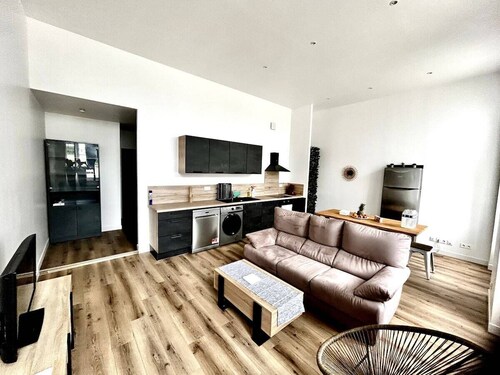 App #2 modern renovated ground floor 4pers