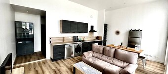 App #2 modern renovated ground floor 4pers