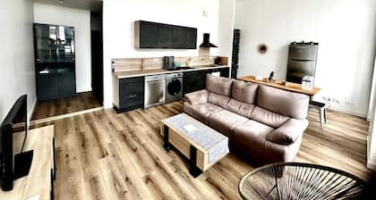 App #2 modern renovated ground floor 4pers