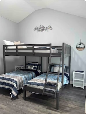 2 bedrooms, iron/ironing board, free WiFi, bed sheets