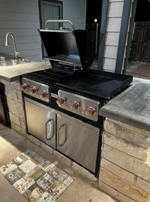 Property grounds - Charming 2-bedroom 2 full bathroom house in Balch Springs with AC, WiFi (Balch Springs)