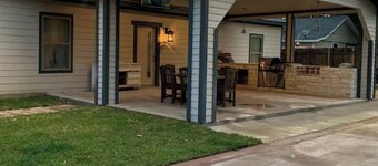Charming 2-bedroom 2 full bathroom house in Balch Springs with AC, WiFi