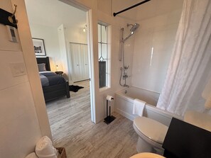 Hair dryer, towels, soap, shampoo - 🎄Winter Wonderland  Ski In/Out 3.5 bedroom Mountain Oasis and Golfers Paradise🎄 (Kimberley)