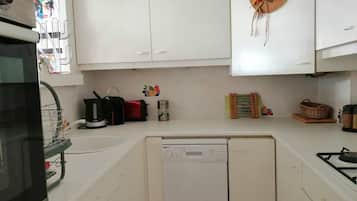 KylskÄp, mikrovÄgsugn, ugn och diskmaskin