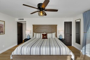 3 bedrooms, desk, iron/ironing board, travel crib