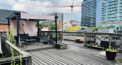 Superior Queen Suite with Private bathroom and kitchenette in Toronto