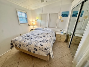 2 bedrooms, free WiFi, bed sheets - 2 bedroom 1 1/2 bath beach house! Views from almost every room! (Jensen Beach)