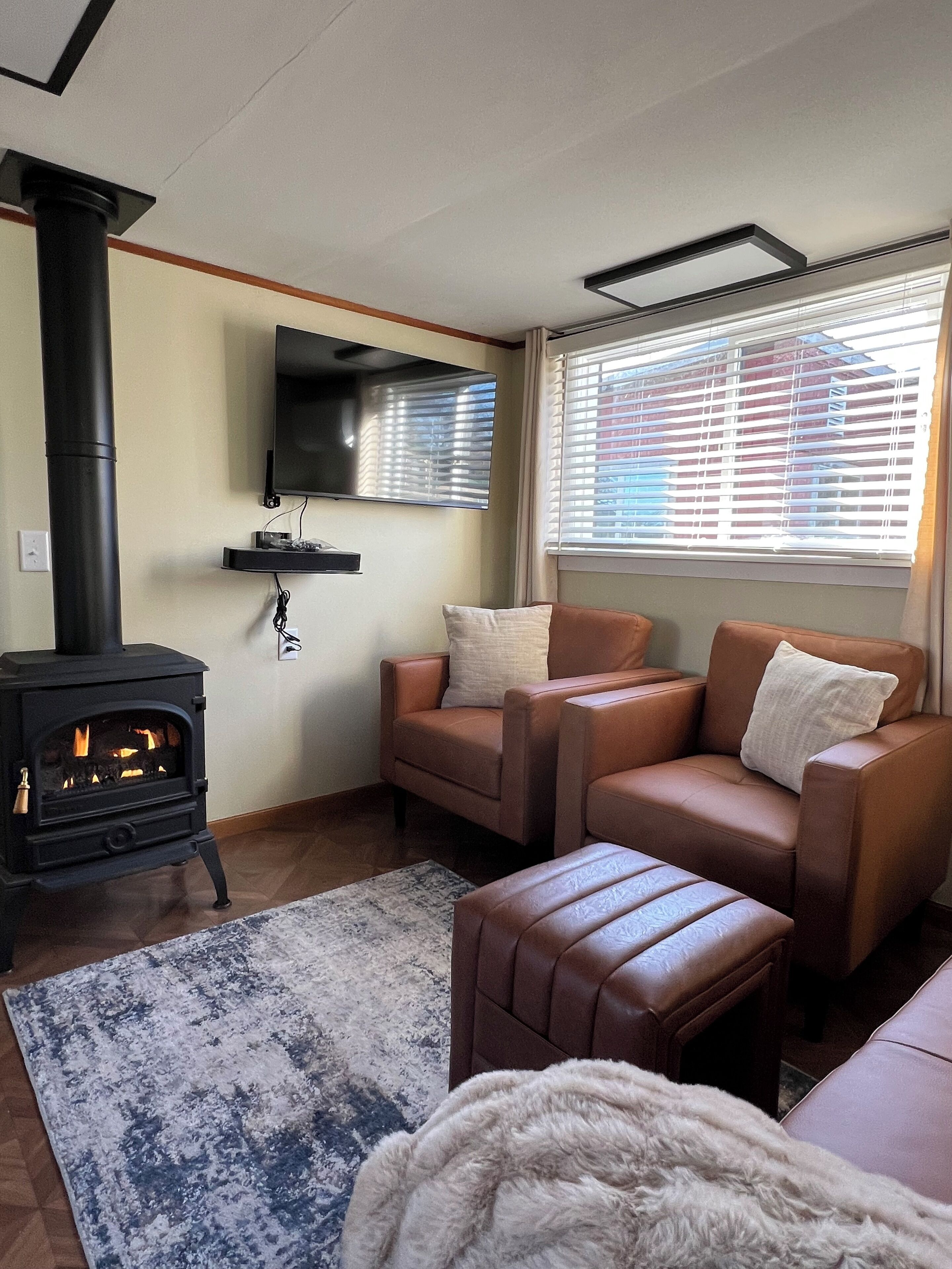 Smart TV, fireplace