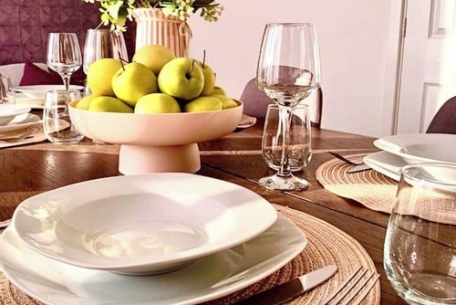 Elysian Escape, modern 5 bedroom house, sleeps 12