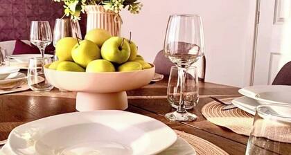 Elysian Escape, modern 5 bedroom house, sleeps 12