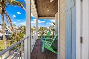 Property grounds - Nautical Tides: 3 Blocks to Beach! Pool Spa! Rooftop Deck by Anna Maria Life Vacation Rentals (Bradenton Beach)