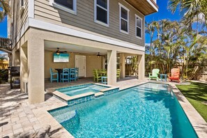A heated pool - Nautical Tides: 3 Blocks to Beach! Pool Spa! Rooftop Deck by Anna Maria Life Vacation Rentals (Bradenton Beach)