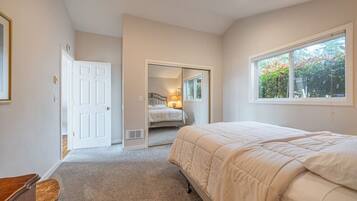 2 bedrooms, desk, iron/ironing board, travel cot