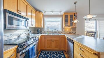 冰箱、微波炉、烤箱、炉灶