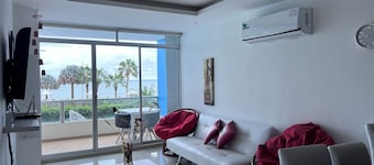Beautiful apartment in front of the sea