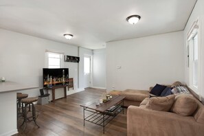 TV - The Wow on Willow Bloomfield (Bloomfield)