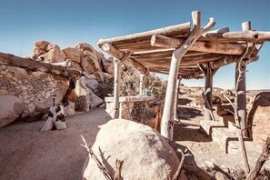 Property grounds - Lost Moon Ranch | Secluded Moroccan Escape (Pioneertown)