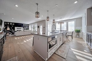 Private kitchen - Luxury 5-bedroom house with 3 zone AC, TV’s everywhere, built to entertain. (West Jordan)