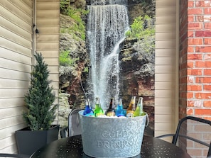 Outdoor dining - Branson Escape: Pool, Game Table, Walk-in Access (Branson)