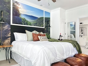 2 bedrooms, iron/ironing board, travel cot, WiFi - Branson Escape: Pool, Game Table, Walk-in Access (Branson)