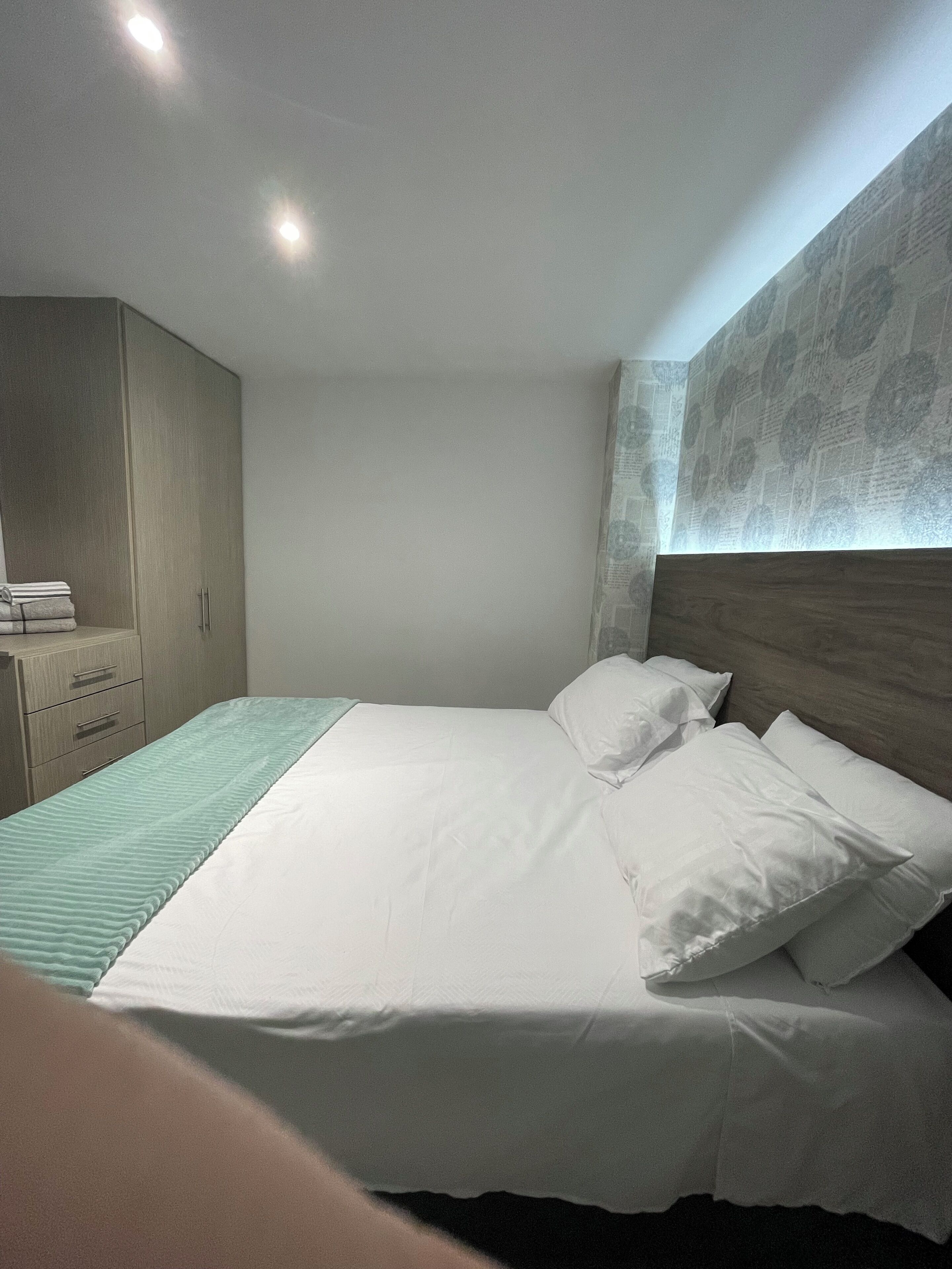 Luxury Apartment | Free WiFi, bed sheets