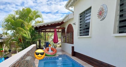 Charming 3-bedroom house with private pool!